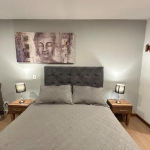 Postel nebo postele na pokoji v ubytování Hermoso apartamento loft cerca al segundo parque de laureles