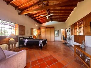 Posezení v ubytování Paradise San Jeronimo Parcelacion 6BR AC Pool + 93 fotografií