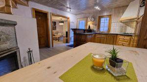 Kuchyň nebo kuchyňský kout v ubytování Chalet Le Montparnasse - 4 personnes Charmant