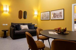 Posezení v ubytování Maison Luxury Plaza + 14 fotografií