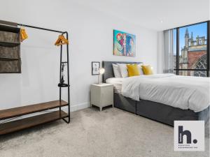 Postel nebo postele na pokoji v ubytování Free Parking - Balcony - Siemens - Perfect for Business & Weekends x20 Units + 81 fotografií