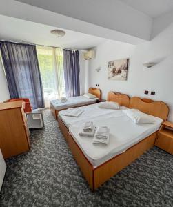 Ένα ή περισσότερα κρεβάτια σε δωμάτιο στο Hotel Roman