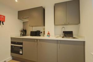 Η κουζίνα ή μικρή κουζίνα στο Studio Flat Close to Queen Square - Flat 3A