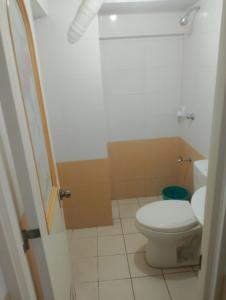 Ένα μπάνιο στο Macjims Rest House