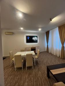 TV a/nebo společenská místnost v ubytování Vibe90 apartament centru istoric