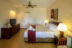 Postel nebo postele na pokoji v ubytování Frangipani Langkawi Resort