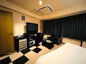 Μια τηλεόραση ή/και κέντρο ψυχαγωγίας στο ホテルクレアトゥール安城 +51 φωτογραφίες