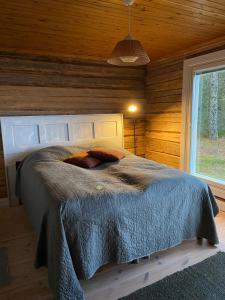 Ένα ή περισσότερα κρεβάτια σε δωμάτιο στο Metsäpirtti merenrannalla