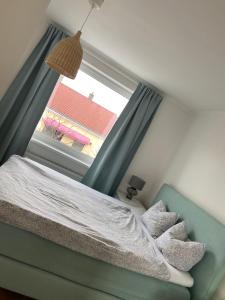 Postel nebo postele na pokoji v ubytování Wohnen bei frau tinz - Apartment - Bahnhof- und Zentrumsnähe