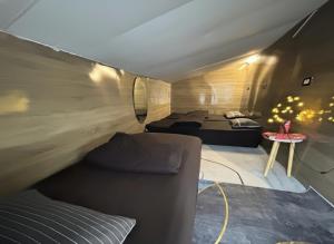 Posezení v ubytování Comfort Hostel Phuket Old Town by MaTong