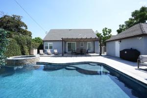 Hồ bơi trong/gần Destination #51