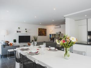 Η κουζίνα ή μικρή κουζίνα στο Villa das Hortas - modern villa at Silvercoast - Portugal