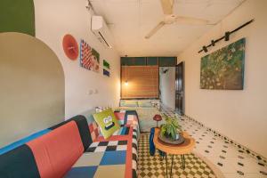 Posezení v ubytování Super Old Quarter View - Skyline Balcony - Ta Hien street