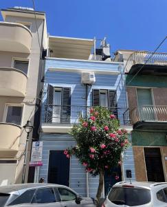 Το κτήριο όπου στεγάζεται  το διαμέρισμα