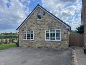 Το κτήριο όπου στεγάζεται  η παραθεριστική κατοικία