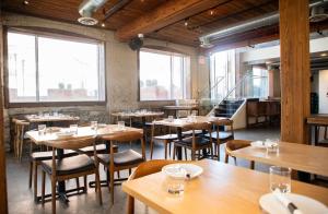 Khu vực ghế ngồi tại Hotel Ocho