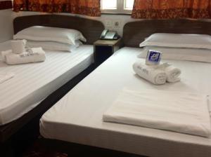 Giường trong phòng chung tại David Lounge