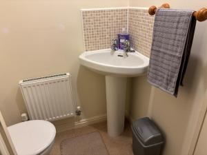 Vannituba majutusasutuses A House in the Village +11 fotot