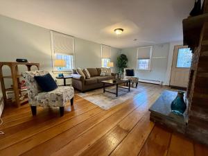 Posezení v ubytování Central Newport 1BR Apartment + 10 fotografií