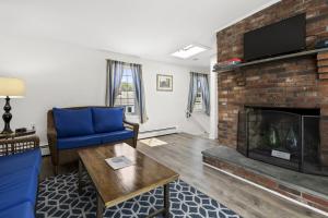 TV a/nebo společenská místnost v ubytování Magnolia Portside Spacious 3BR on Thames St