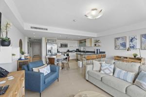 a living room with a couch and a kitchen at Eagle Beach-Best value-Island View 1BR condo-R362 in Palm-Eagle Beach