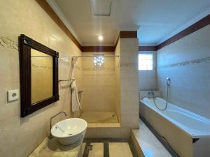 Koupelna v ubytování Klungkung Tower Hotel