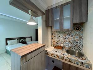 Kuchyň nebo kuchyňský kout v ubytování Klungkung Tower Hotel + 32 fotografií