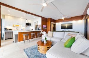 Kuchyň nebo kuchyňský kout v ubytování Oceanfront Kona Haven with Sunset Lanai