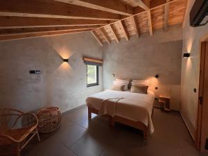 Ένα ή περισσότερα κρεβάτια σε δωμάτιο στο Casa do Atalho