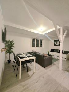 Μια τηλεόραση ή/και κέντρο ψυχαγωγίας στο L'étoile Havraise - 4 people 3 beds