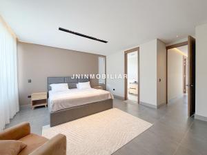 Кровать или кровати в номере Apartamento de lujo a 3 minutos del Aeropuerto JMC 301