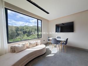 TV a/nebo společenská místnost v ubytování Apartamento de lujo a 3 minutos del Aeropuerto JMC 301