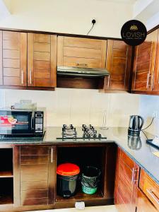 Kuchyň nebo kuchyňský kout v ubytování Lovish luxury villa