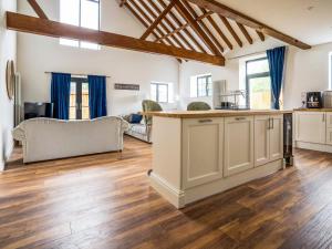 Kuchyň nebo kuchyňský kout v ubytování Pam's Place - Uk50583