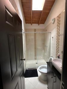 Koupelna v ubytování City of Eternal Spring