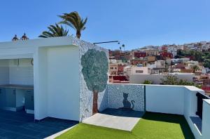 a house with a cat sitting on the roof at Fuerteventura in Ingenio