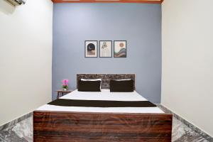 Ένα ή περισσότερα κρεβάτια σε δωμάτιο στο Hotel O Highway Luxury Hotel +20 φωτογραφίες