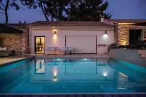 Bazén v ubytování Villa des anémones nebo v jeho okolí + 8 fotografií