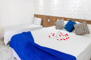 two beds in a room with blue and white at Pousada Villa Goyá in São José da Coroa Grande +67 photos