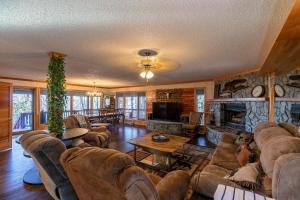 a living room with couches and a fireplace at Eagles Rest in Fleetwood