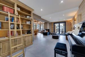 Η βιβλιοθήκη του σαλέ