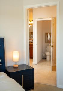 Koupelna v ubytování UltraLuxury Stays + 75 fotografií