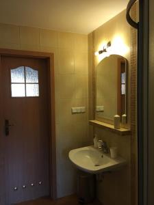 Kúpeľňa v ubytovaní APARTAMENT Zakątek Wrocławia + 37 fotografií