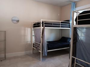 Ένα ή περισσότερα κρεβάτια σε δωμάτιο στο Hostel Tampa, near downtown, Ybor City, 15 minutes drive to airport