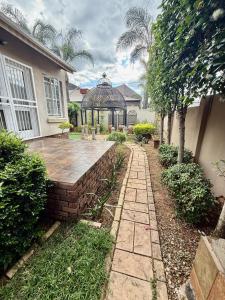 Κήπος έξω από το Marie Guest House +20 φωτογραφίες