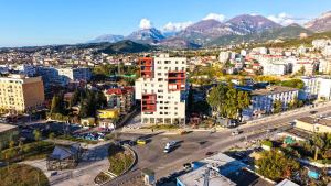 Cảnh núi rừng hoặc tầm nhìn ra núi từ căn hộ