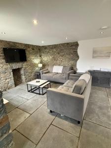 TV a/nebo společenská místnost v ubytování Gelli Genlas Farm House + 24 fotografií