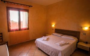 Postel nebo postele na pokoji v ubytování Residence Lu Lamoni Costa Nord + 60 fotografií