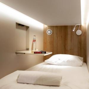 Ένα ή περισσότερα κρεβάτια σε δωμάτιο στο Jeru Caps CityCenter