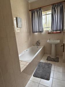 Ένα μπάνιο στο Marie Guest House